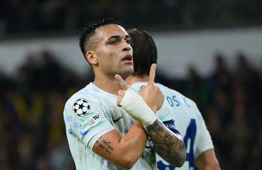 岁超新星传, 的国际米兰, 距悬殊的比 岁超新星传, 的国际米兰, 距悬殊的比